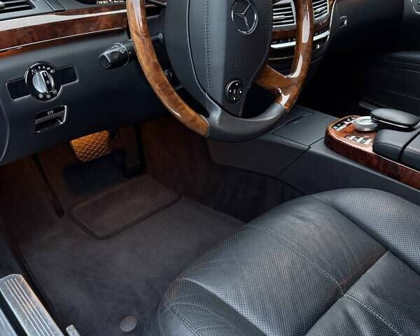 Чорний Мерседес С Клас, об'ємом двигуна 5.5 л та пробігом 203 тис. км за 11400 $, фото 4 на Automoto.ua