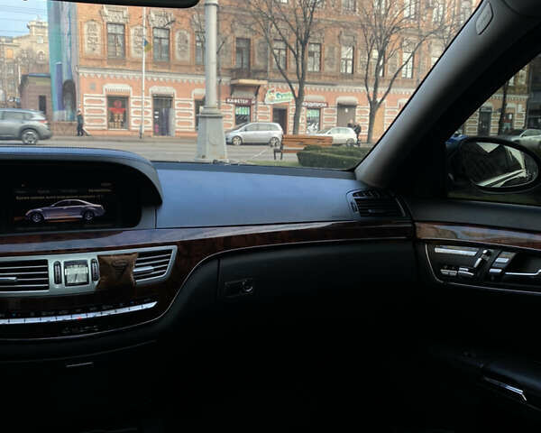 Чорний Мерседес С Клас, об'ємом двигуна 5.5 л та пробігом 303 тис. км за 10400 $, фото 20 на Automoto.ua