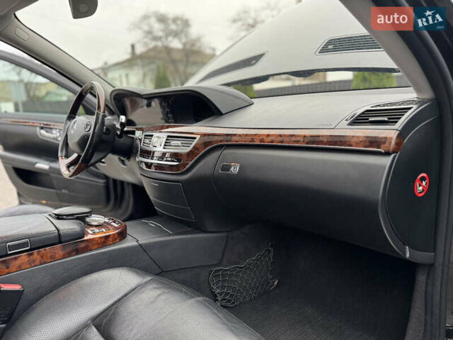 Черный Мерседес С Класс, объемом двигателя 3.5 л и пробегом 217 тыс. км за 10300 $, фото 54 на Automoto.ua