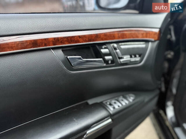 Чорний Мерседес С Клас, об'ємом двигуна 5.46 л та пробігом 560 тис. км за 7650 $, фото 14 на Automoto.ua