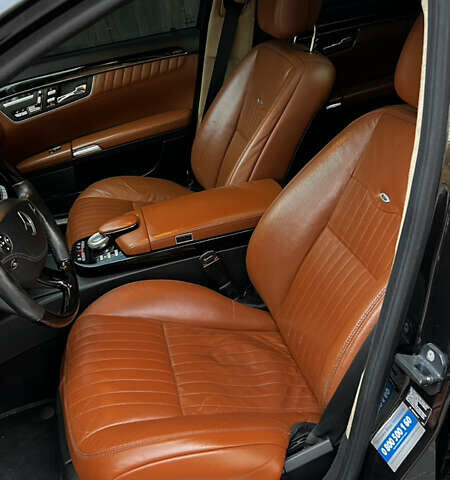 Черный Мерседес С Класс, объемом двигателя 5.5 л и пробегом 305 тыс. км за 14300 $, фото 6 на Automoto.ua