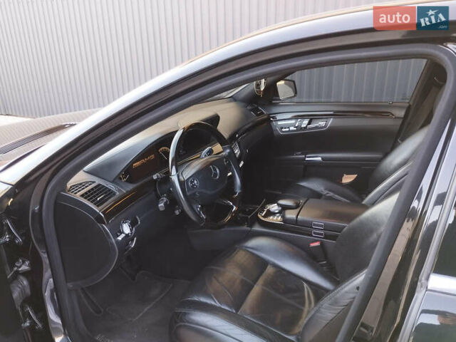 Черный Мерседес С Класс, объемом двигателя 5.5 л и пробегом 220 тыс. км за 12999 $, фото 10 на Automoto.ua