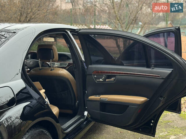 Чорний Мерседес С Клас, об'ємом двигуна 5.5 л та пробігом 288 тис. км за 10950 $, фото 15 на Automoto.ua