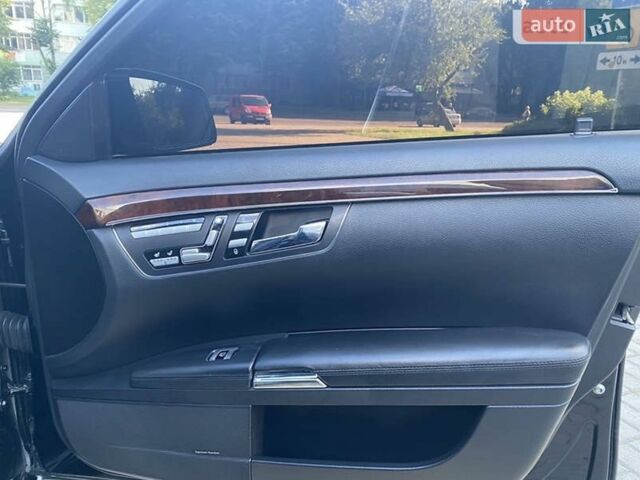 Чорний Мерседес С Клас, об'ємом двигуна 5.46 л та пробігом 220 тис. км за 11700 $, фото 16 на Automoto.ua