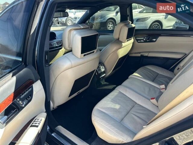 Черный Мерседес С Класс, объемом двигателя 5.51 л и пробегом 228 тыс. км за 6800 $, фото 6 на Automoto.ua