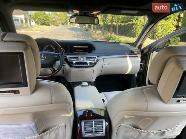 Чорний Мерседес С Клас, об'ємом двигуна 5.5 л та пробігом 157 тис. км за 15900 $, фото 26 на Automoto.ua