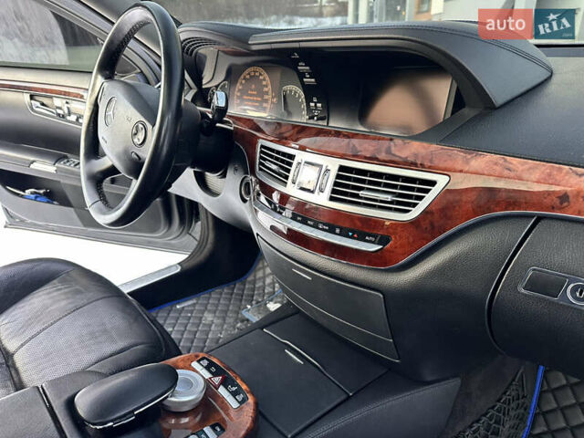 Черный Мерседес С Класс, объемом двигателя 5.5 л и пробегом 299 тыс. км за 10999 $, фото 63 на Automoto.ua