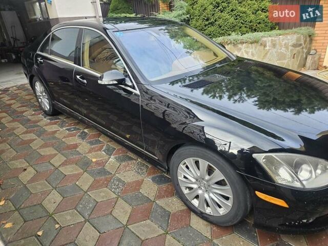 Черный Мерседес С Класс, объемом двигателя 5.5 л и пробегом 196 тыс. км за 16000 $, фото 1 на Automoto.ua