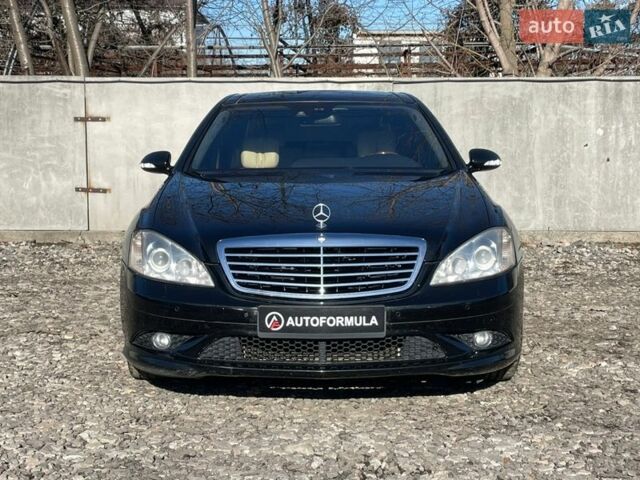 Черный Мерседес С Класс, объемом двигателя 5.51 л и пробегом 249 тыс. км за 13990 $, фото 3 на Automoto.ua