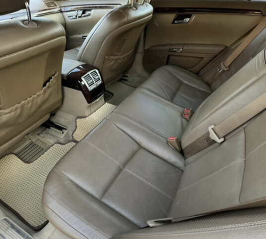 Черный Мерседес С Класс, объемом двигателя 2.99 л и пробегом 300 тыс. км за 10500 $, фото 9 на Automoto.ua