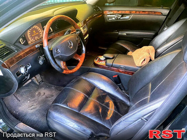 Черный Мерседес С Класс, объемом двигателя 5.5 л и пробегом 291 тыс. км за 8000 $, фото 6 на Automoto.ua