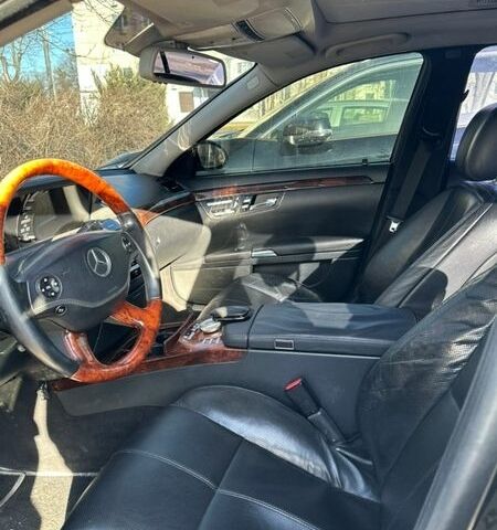 Чорний Мерседес С Клас, об'ємом двигуна 5.5 л та пробігом 325 тис. км за 12500 $, фото 7 на Automoto.ua