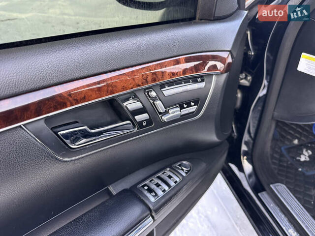 Черный Мерседес С Класс, объемом двигателя 5.5 л и пробегом 299 тыс. км за 10999 $, фото 84 на Automoto.ua