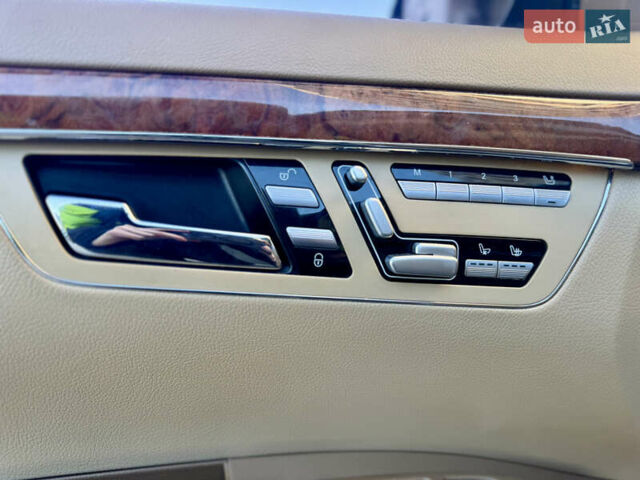 Чорний Мерседес С Клас, об'ємом двигуна 5.5 л та пробігом 387 тис. км за 10999 $, фото 27 на Automoto.ua