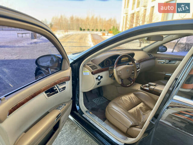 Чорний Мерседес С Клас, об'ємом двигуна 5.5 л та пробігом 387 тис. км за 10999 $, фото 25 на Automoto.ua