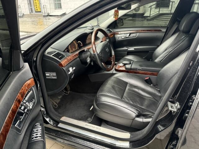Чорний Мерседес С Клас, об'ємом двигуна 5.5 л та пробігом 238 тис. км за 12500 $, фото 19 на Automoto.ua