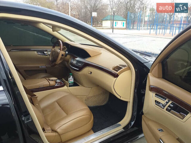 Чорний Мерседес С Клас, об'ємом двигуна 5.5 л та пробігом 275 тис. км за 15000 $, фото 18 на Automoto.ua