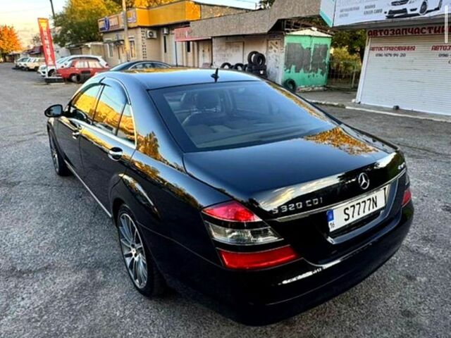 Черный Мерседес С Класс, объемом двигателя 3 л и пробегом 300 тыс. км за 10200 $, фото 3 на Automoto.ua