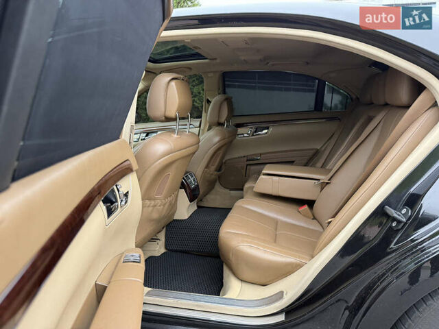 Черный Мерседес С Класс, объемом двигателя 3.5 л и пробегом 305 тыс. км за 7800 $, фото 27 на Automoto.ua