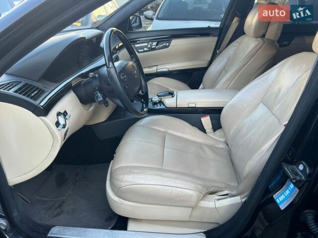 Черный Мерседес С Класс, объемом двигателя 5.51 л и пробегом 300 тыс. км за 12199 $, фото 8 на Automoto.ua