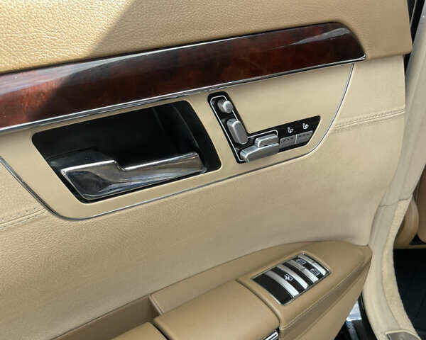 Мерседес С Класс 2007 в Киеве на Automoto.ua Черный Мерседес С Класс, объемом двигателя 5.5 л и пробегом 392 тыс. км за 10500 $, фото 5 на Automoto.ua