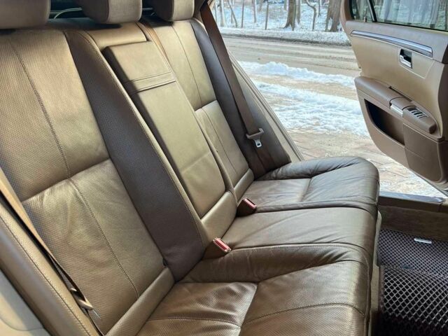 Черный Мерседес С Класс, объемом двигателя 5.5 л и пробегом 330 тыс. км за 10000 $, фото 12 на Automoto.ua