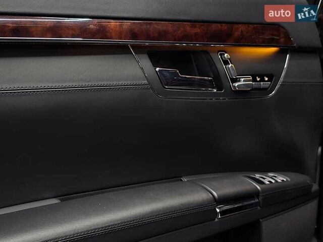 Черный Мерседес С Класс, объемом двигателя 5.46 л и пробегом 266 тыс. км за 10989 $, фото 9 на Automoto.ua