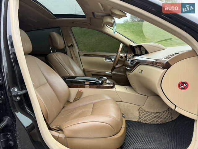 Черный Мерседес С Класс, объемом двигателя 3.5 л и пробегом 305 тыс. км за 7800 $, фото 25 на Automoto.ua