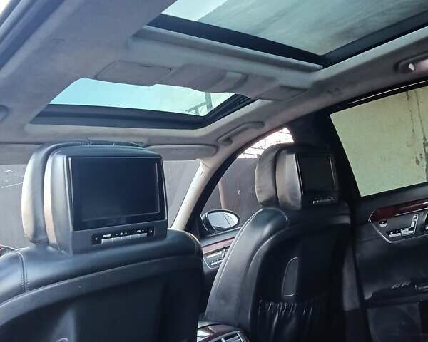 Черный Мерседес С Класс, объемом двигателя 5.5 л и пробегом 204 тыс. км за 12650 $, фото 12 на Automoto.ua