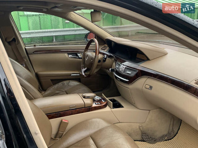 Мерседес С Класс 2007 в Киеве на Automoto.ua Черный Мерседес С Класс, объемом двигателя 5.5 л и пробегом 250 тыс. км за 7750 $, фото 4 на Automoto.ua