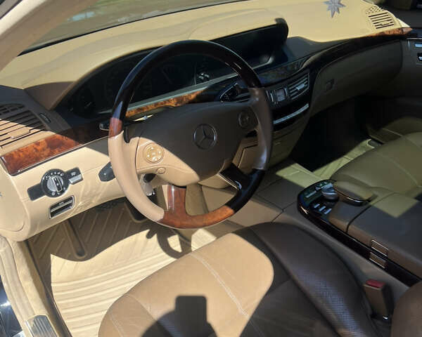 Мерседес С Класс 2007 в Харькове на Automoto.ua Черный Мерседес С Класс, объемом двигателя 5.5 л и пробегом 196 тыс. км за 18000 $, фото 5 на Automoto.ua