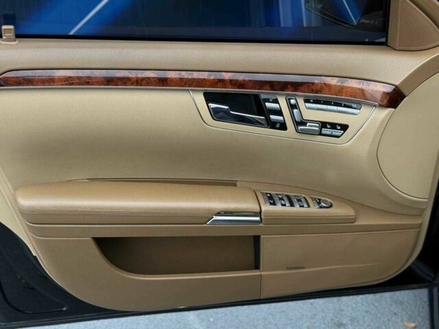 Черный Мерседес С Класс, объемом двигателя 5.5 л и пробегом 265 тыс. км за 10499 $, фото 9 на Automoto.ua