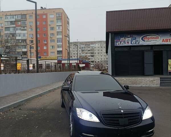 Черный Мерседес С Класс, объемом двигателя 5.46 л и пробегом 235 тыс. км за 12000 $, фото 9 на Automoto.ua