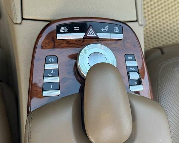 Мерседес С Класс 2007 в Киеве на Automoto.ua Черный Мерседес С Класс, объемом двигателя 5.5 л и пробегом 251 тыс. км за 14500 $, фото 18 на Automoto.ua