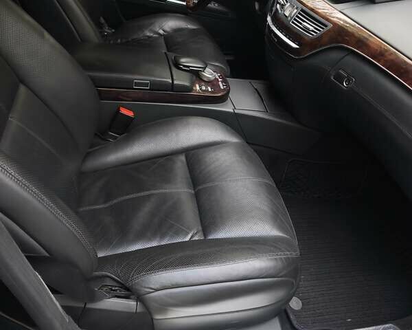 Черный Мерседес С Класс, объемом двигателя 5.46 л и пробегом 322 тыс. км за 15000 $, фото 34 на Automoto.ua