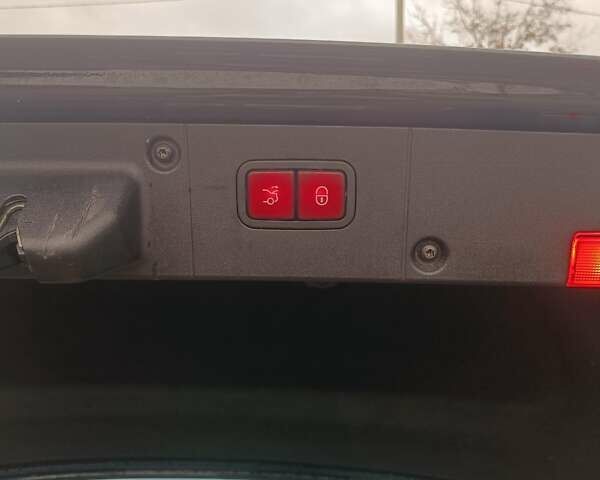 Черный Мерседес С Класс, объемом двигателя 4.7 л и пробегом 339 тыс. км за 11000 $, фото 14 на Automoto.ua