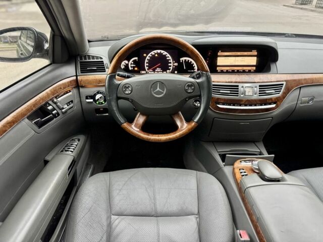 Черный Мерседес С Класс, объемом двигателя 5.5 л и пробегом 258 тыс. км за 7150 $, фото 10 на Automoto.ua