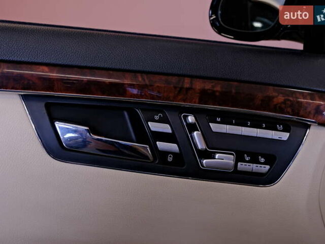 Чорний Мерседес С Клас, об'ємом двигуна 4.7 л та пробігом 218 тис. км за 8900 $, фото 28 на Automoto.ua