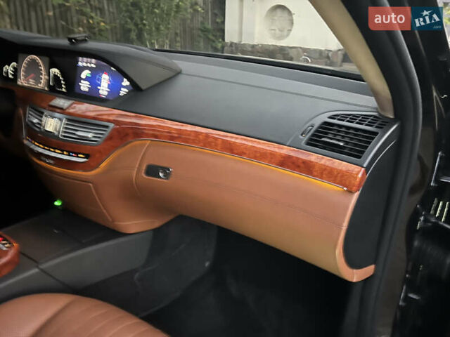 Черный Мерседес С Класс, объемом двигателя 5.5 л и пробегом 132 тыс. км за 16950 $, фото 102 на Automoto.ua