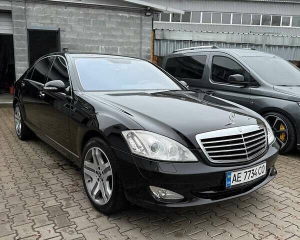 Чорний Мерседес С Клас, об'ємом двигуна 5.5 л та пробігом 203 тис. км за 11400 $, фото 1 на Automoto.ua