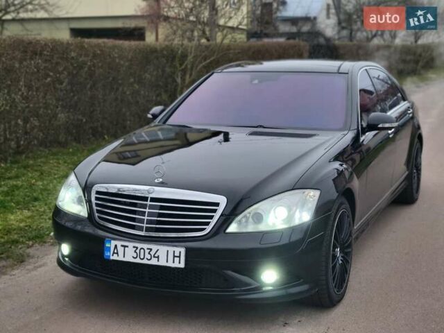 Черный Мерседес С Класс, объемом двигателя 5.5 л и пробегом 300 тыс. км за 9999 $, фото 2 на Automoto.ua