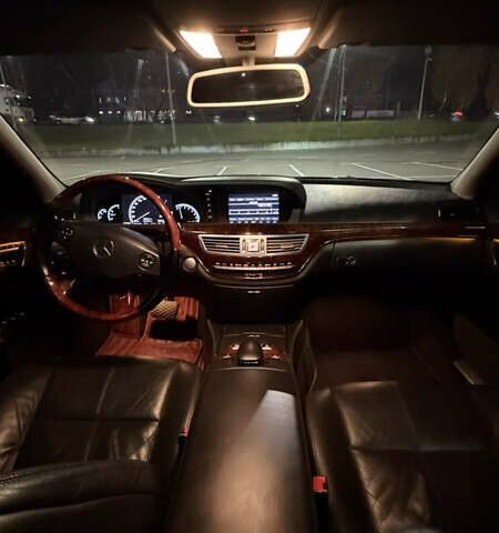 Черный Мерседес С Класс, объемом двигателя 5.5 л и пробегом 176 тыс. км за 8499 $, фото 52 на Automoto.ua