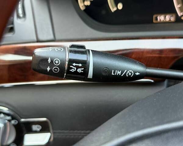 Чорний Мерседес С Клас, об'ємом двигуна 5.5 л та пробігом 240 тис. км за 12200 $, фото 1 на Automoto.ua