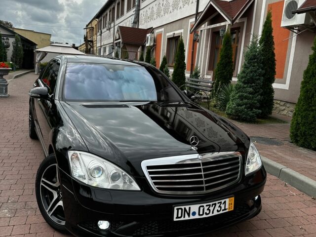 Черный Мерседес С Класс, объемом двигателя 5.5 л и пробегом 330 тыс. км за 10000 $, фото 2 на Automoto.ua