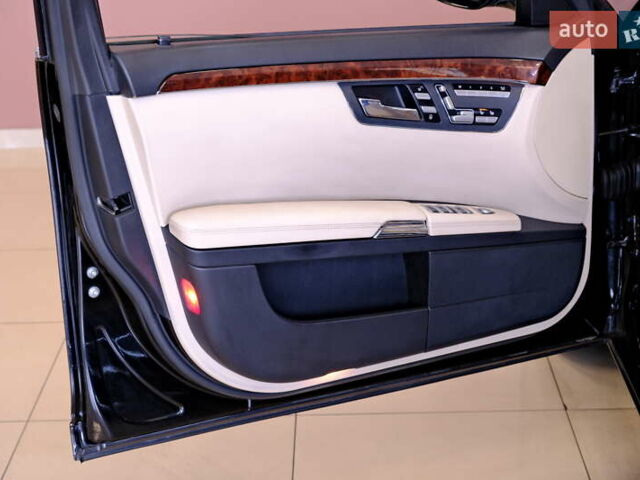 Чорний Мерседес С Клас, об'ємом двигуна 4.7 л та пробігом 218 тис. км за 8900 $, фото 39 на Automoto.ua