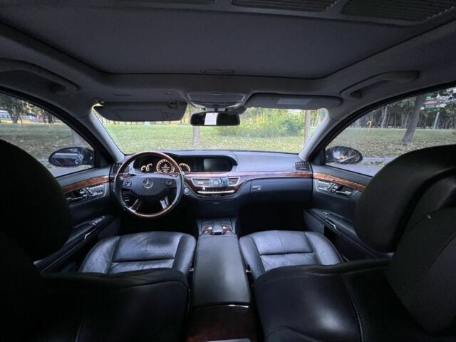 Чорний Мерседес С Клас, об'ємом двигуна 5.5 л та пробігом 500 тис. км за 7650 $, фото 11 на Automoto.ua