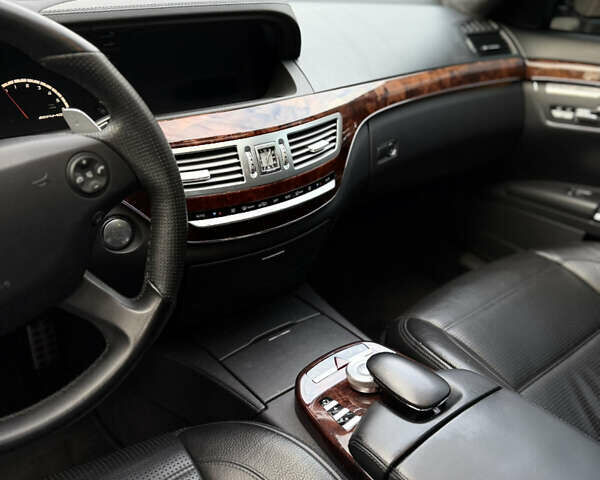 Черный Мерседес С Класс, объемом двигателя 6.21 л и пробегом 83 тыс. км за 26000 $, фото 32 на Automoto.ua