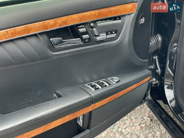 Черный Мерседес С Класс, объемом двигателя 5.5 л и пробегом 117 тыс. км за 49990 $, фото 22 на Automoto.ua