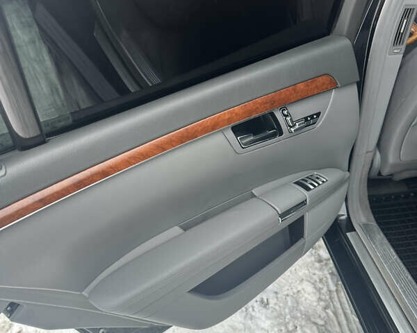 Чорний Мерседес С Клас, об'ємом двигуна 3.5 л та пробігом 208 тис. км за 11777 $, фото 8 на Automoto.ua