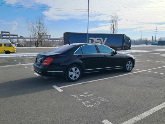 Чорний Мерседес С Клас, об'ємом двигуна 5.5 л та пробігом 250 тис. км за 12500 $, фото 2 на Automoto.ua